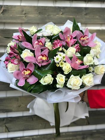 Букет цветов из: Розы и Хризантемы в Колычево Можайского района
