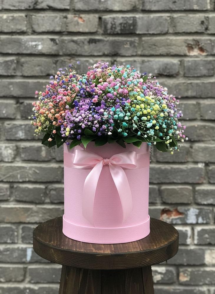Цветочная композиция из Гипсофила и Розы в шляпной коробке в Колычево Можайского района