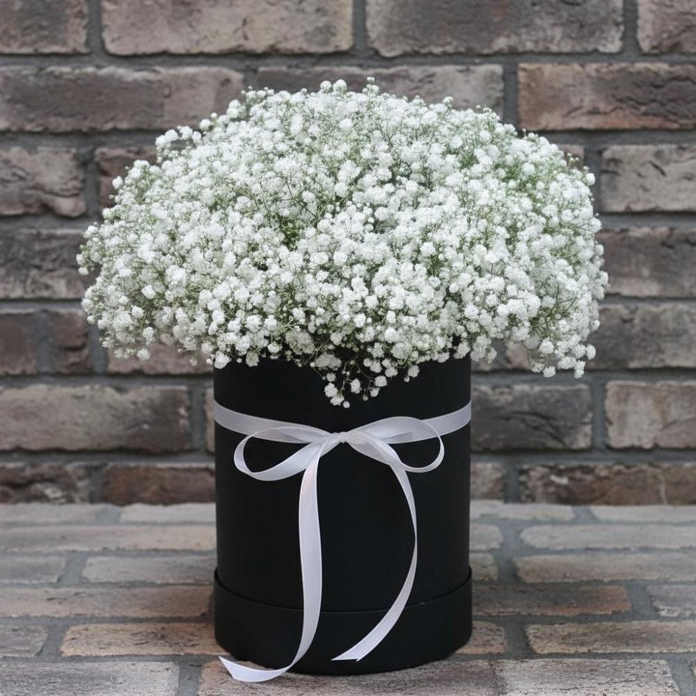 Цветочная композиция из Гипсофила в шляпной коробке в Колычево Можайского района