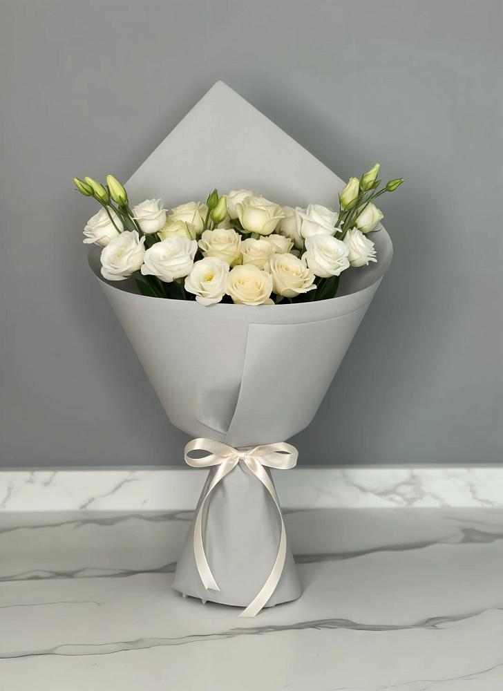 Букет цветов из: Розы и Лизиантусы в Колычево Можайского района