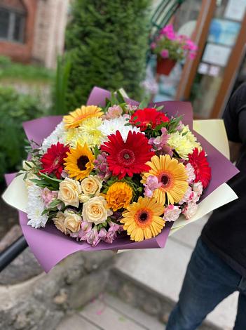 Букет цветов из: Герберы, Ромашки, Хризантемы, Розы и Подсолнухи в Колычево Можайского района