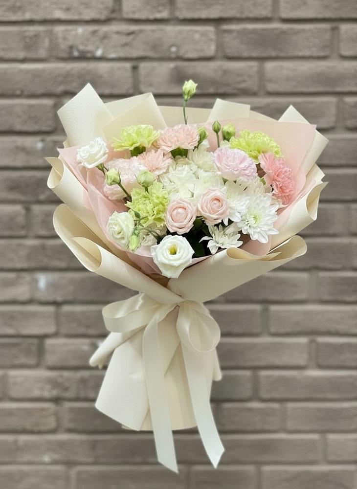 Букет цветов из: Гвоздики, Розы, Лизиантусы и Хризантемы в Колычево Можайского района