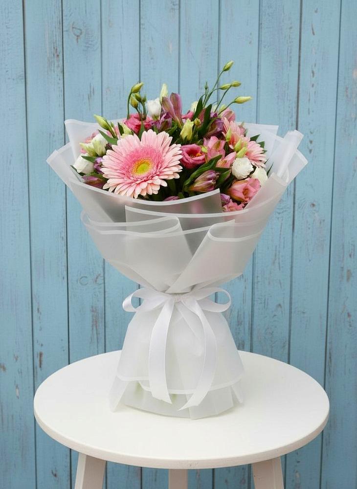 Букет цветов из: Герберы, Альстромерии и Лизиантусы в Колычево Можайского района