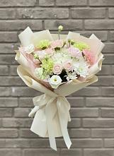 Букет цветов из:  Гвоздики, Розы, Лизиантусы и Хризантемы #REPLACE_PRED# Колычево Можайского района