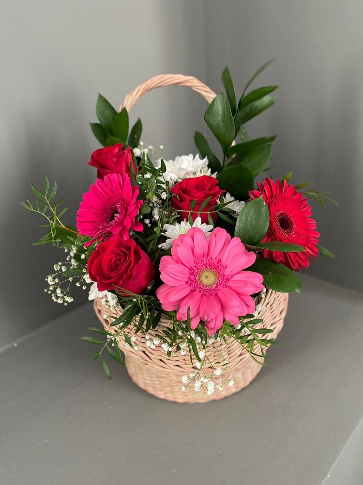 Цветочная композиция из Розы, Хризантемы и Герберы в корзине в Колычево Можайского района