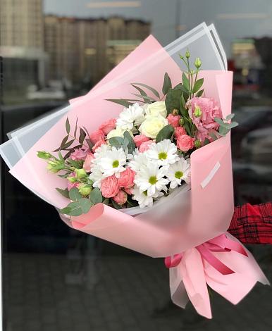 Букет цветов из: Розы, Лизиантусы и Хризантемы в Колычево Можайского района