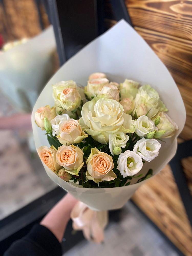 Букет цветов из: Розы и Лизиантусы в Колычево Можайского района